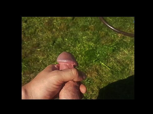 ❤️ Una guapa calenta es folla el seu cony rosa i es corre amb un esquitxat en un jardí d'estiu ❤❌ Porno de qualitat al porno ca.downloadassertion.top ❤